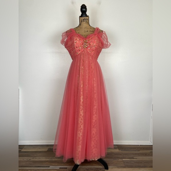 Sherri Hill Gown Prom Dress Size 10 Salmon Pink  Mesh Lace Embroidered Fairycore - Picture 1 of 13
